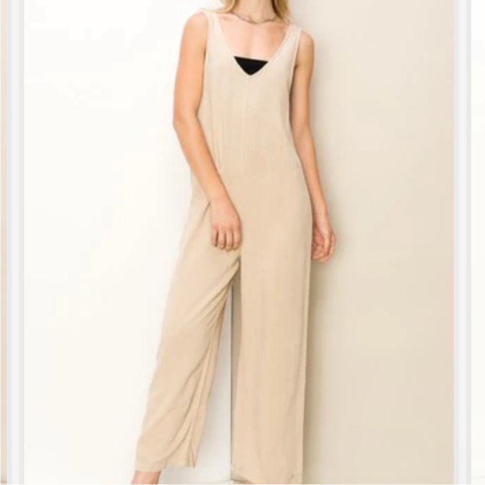 Carly Jean Los Angeles Kina Jumpsuit